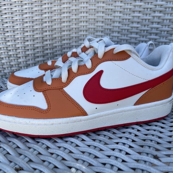 Like New Nike Court Borough Low 2 GS Sneakers Sail Hot Curry/Red - Boys 6Y - Picture 8 of 9